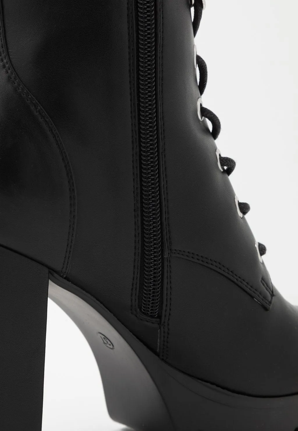 Bullboxer high heel ankle boots, black
