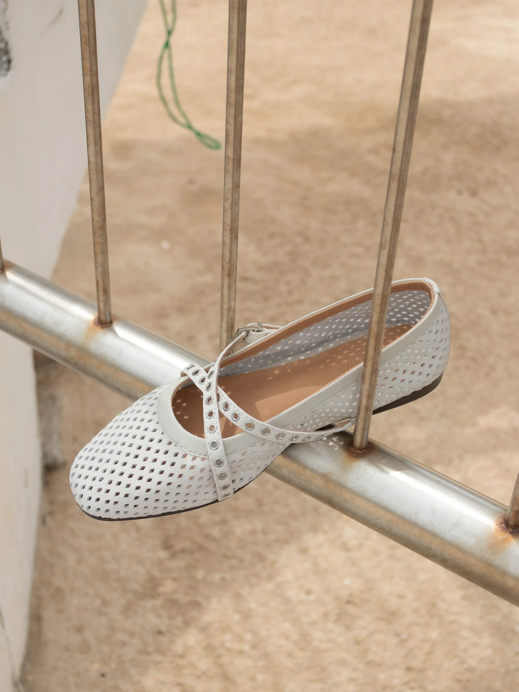 Éclairs 𓆟 Round Toe Grommet-Strap Ballerina Flats