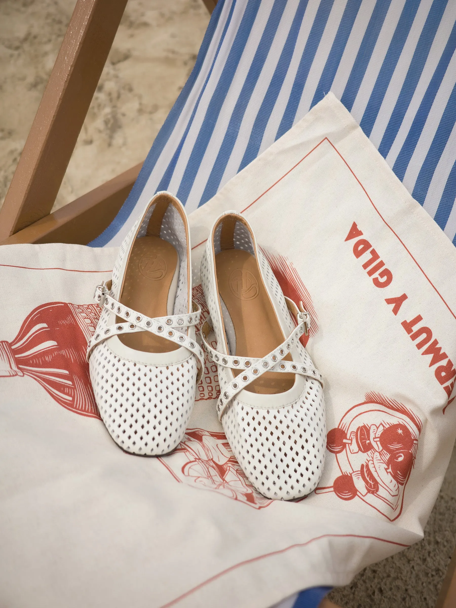 Éclairs 𓆟 Round Toe Grommet-Strap Ballerina Flats