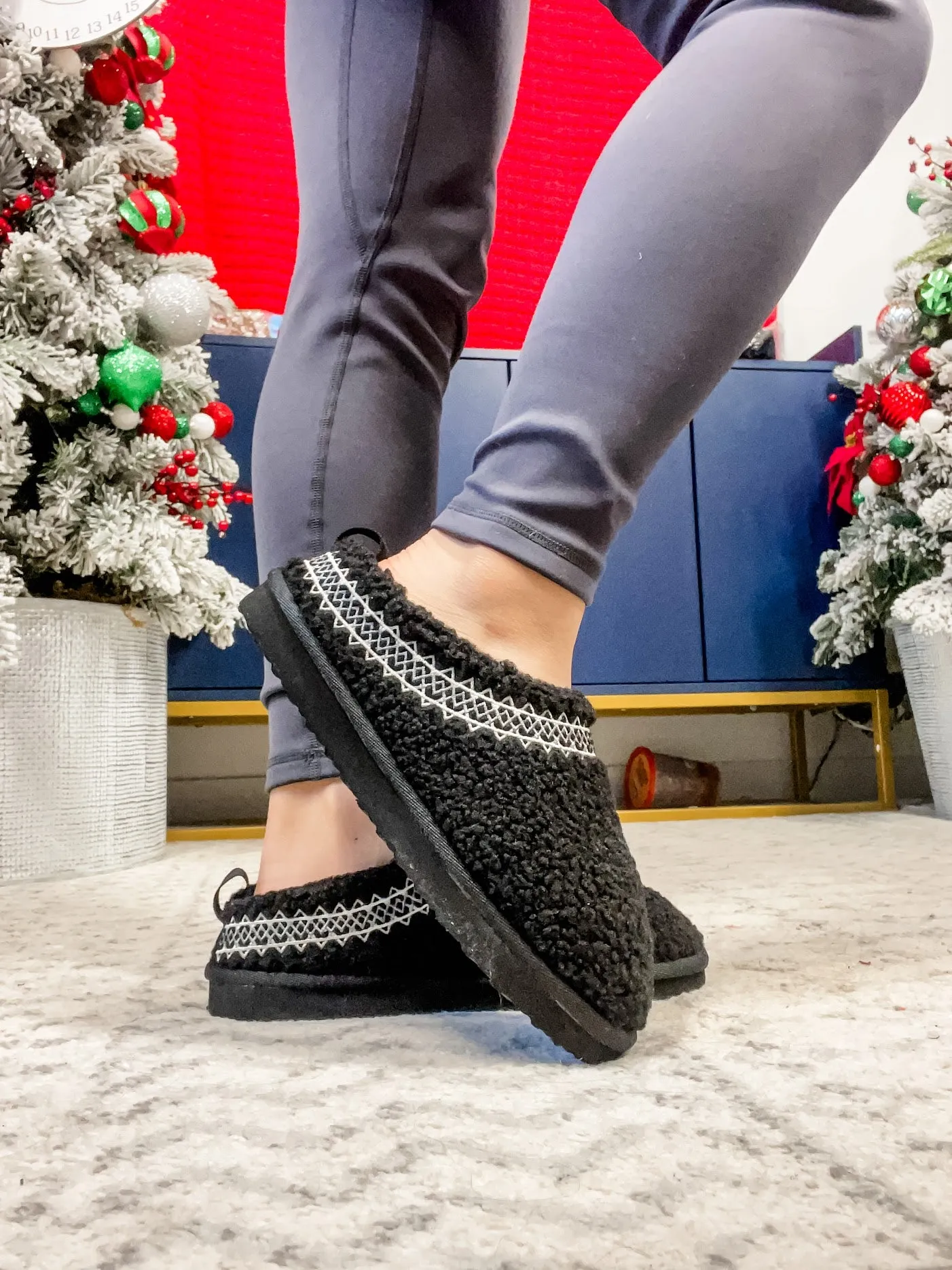 Cuddles Slip Ons in Black (6-11)